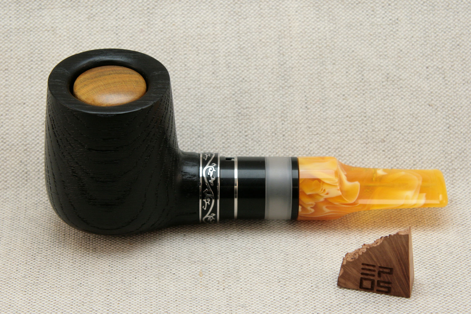 Amber Whiff e-pipe. Mechanical vaping mod made by Epos.